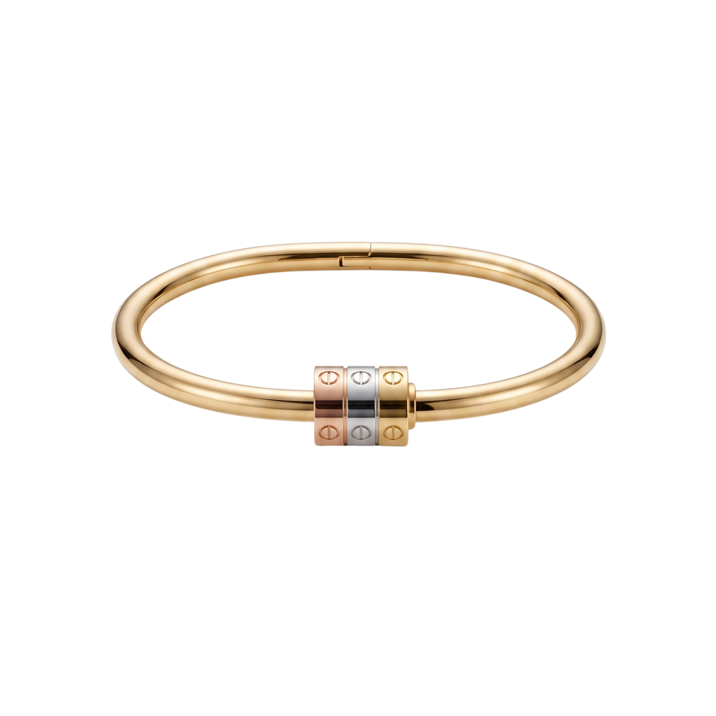 Brazalete rígido de acero inoxidable 100% bañado en oro de 18k PVD con detalle central de tres aros tricolor, hecho en Francia.