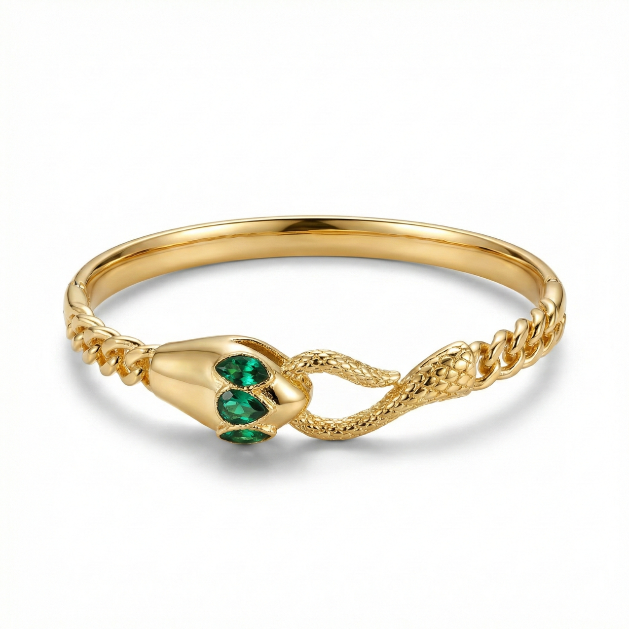 Brazalete rígido de serpiente en acero bañado en oro de 18K con piedras verdes tipo esmeralda, joyería artesanal hecha en España.