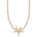 Collar de cuentas de concha blanca y cristales con esferas doradas de acero y colgante grande de estrella de mar, hecho en España.