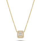 Collar de cadena fina de acero chapado en oro de 18k con un colgante rectangular de estilo art déco decorado con un halo de pavé y circonitas centrales de talla baguete, hecho en España.