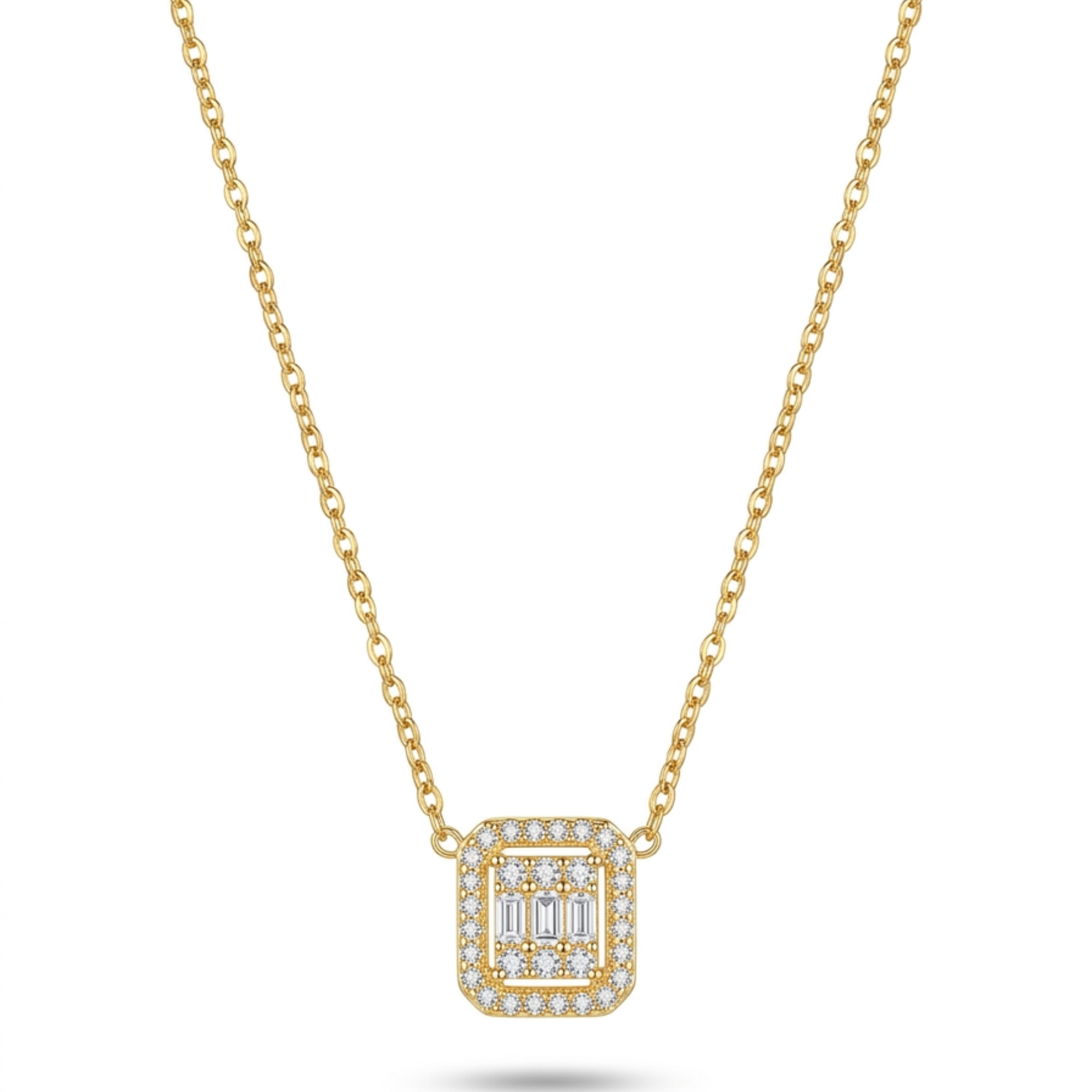 Collar de cadena fina de acero chapado en oro de 18k con un colgante rectangular de estilo art déco decorado con un halo de pavé y circonitas centrales de talla baguete, hecho en España.