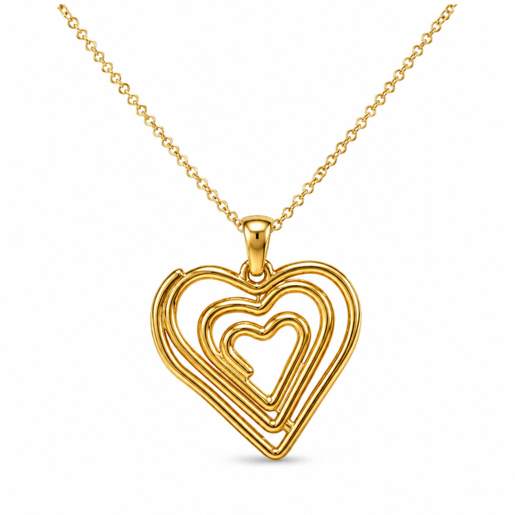 Collar de acero inoxidable bañado en oro 18k PVD con colgante de corazón en capas concéntricas hecho en España.