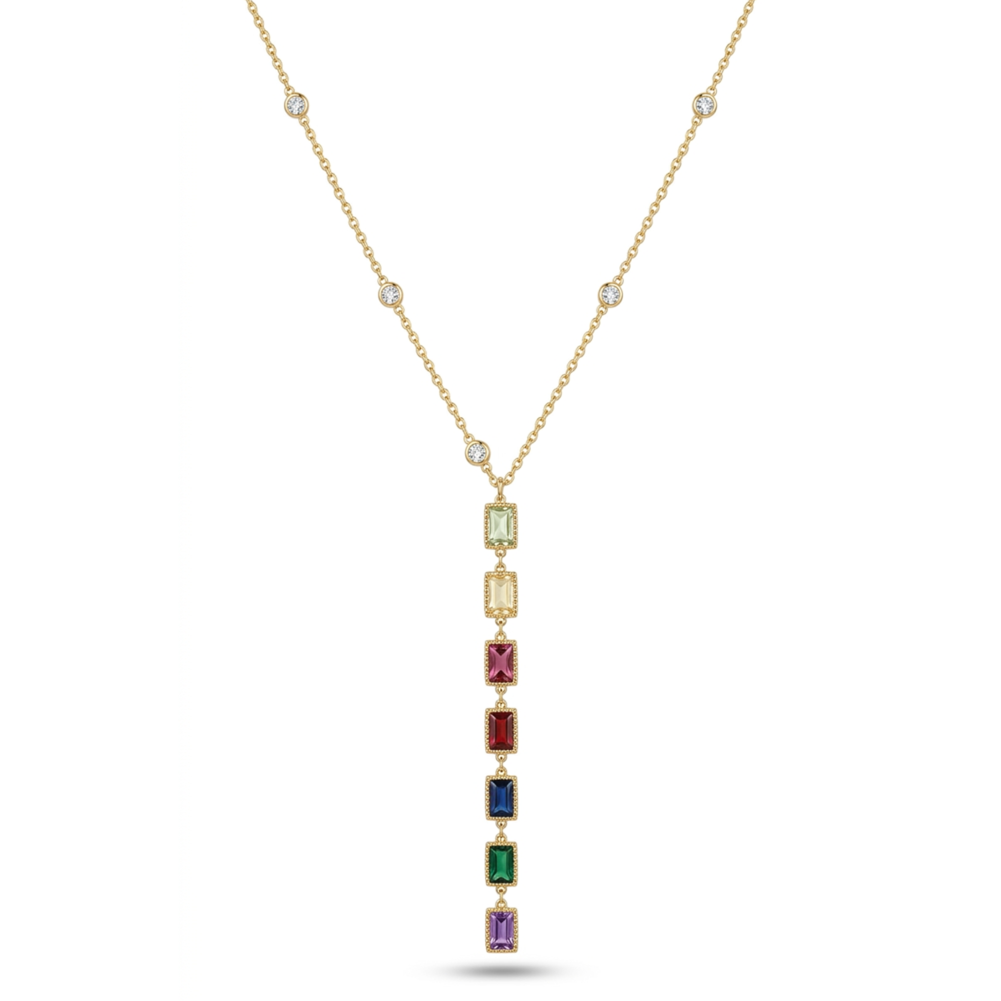 Collar tipo corbatero bañado en oro de 18k con una caída vertical de piedras rectangulares multicolores y detalles de circonitas brillantes en la cadena, sobre fondo blanco.