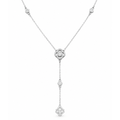 Collar corbatero de acero inoxidable con baño de oro blanco de 18k PVD y motivos florales con circones brillantes hecho en Bélgica.