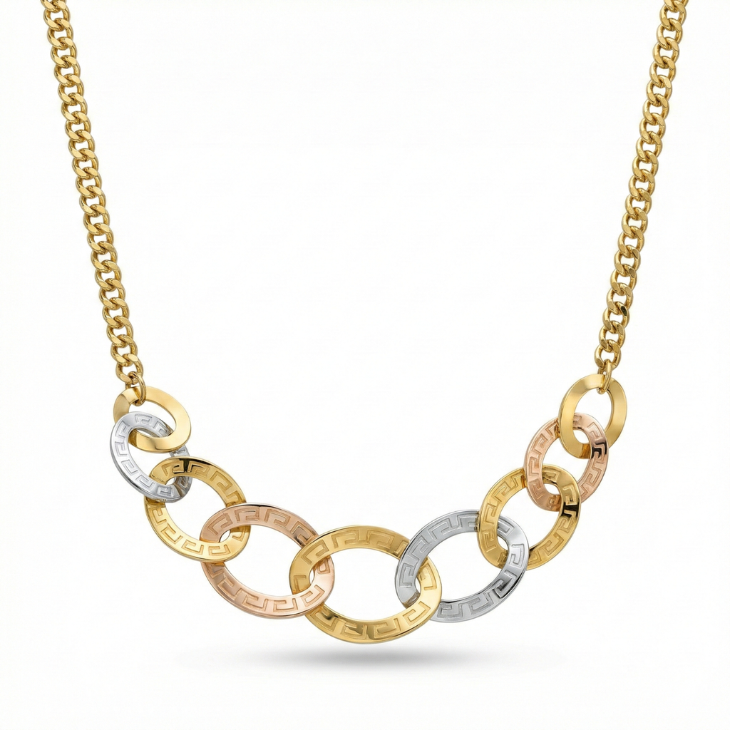 Collar de cadena con eslabones entrelazados tricolores (oro, plata y rosa) grabados con greca griega, hecho en España en acero bañado en oro de 18K.