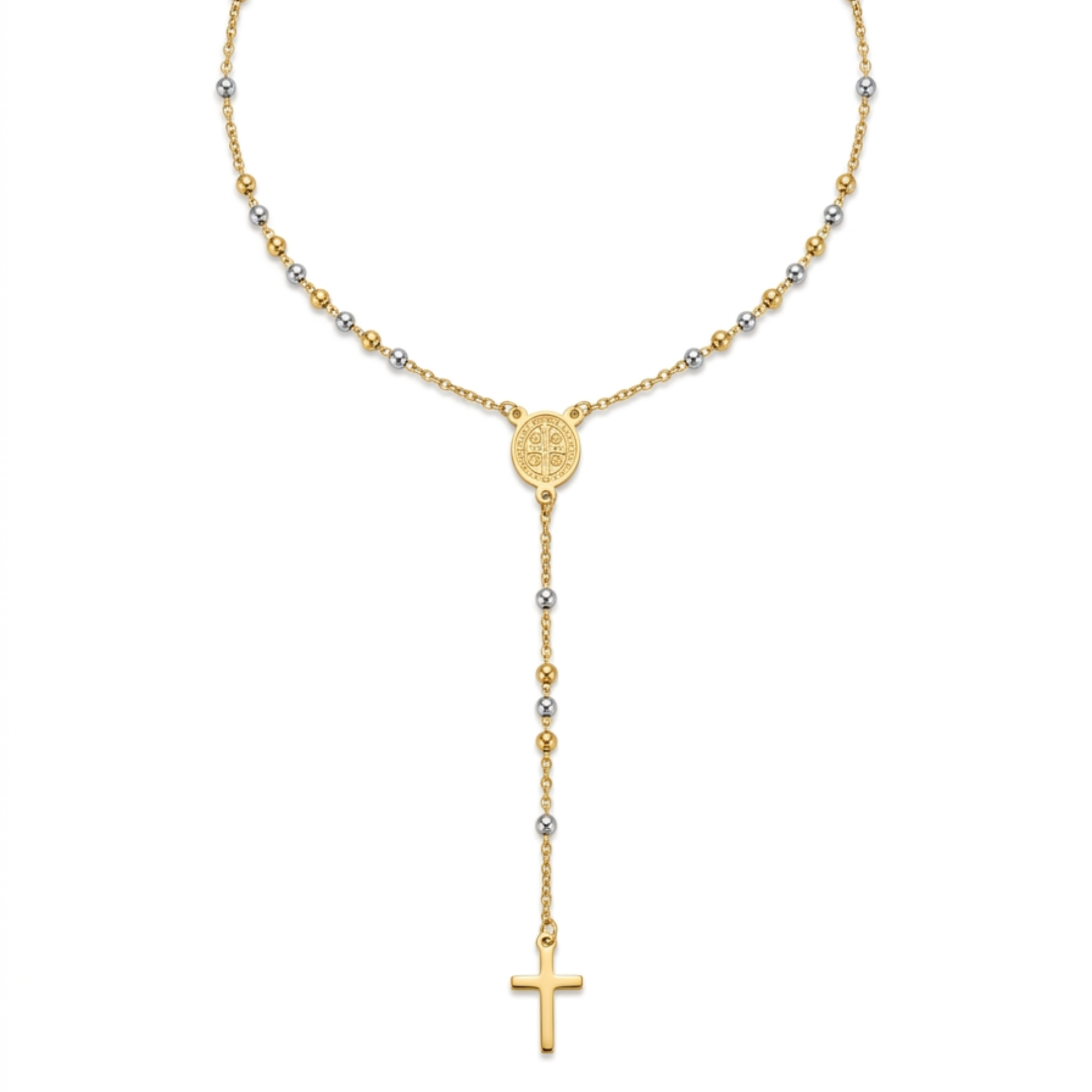 Collar de acero estilo rosario bicolor chapado en oro de 18k con cuentas doradas y plateadas, medalla central de San Benito y cruz minimalista colgante, hecho en España.