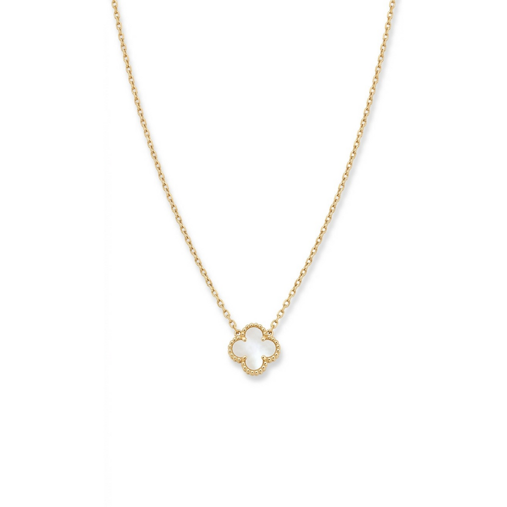 Collar de cadena fina con colgante de trébol de nácar blanco, elaborado en acero 100% con laminado en oro de 18K PVD.