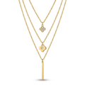 Collar de tres capas bañado en oro de 18k con dijes de tréboles de cuatro hojas con circonitas brillantes y una barra geométrica colgante, sobre fondo blanco de catálogo.