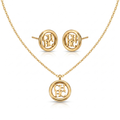 Conjunto de collar y pendientes de botón en acero inoxidable bañado en oro 18k con monograma circular hecho en España.