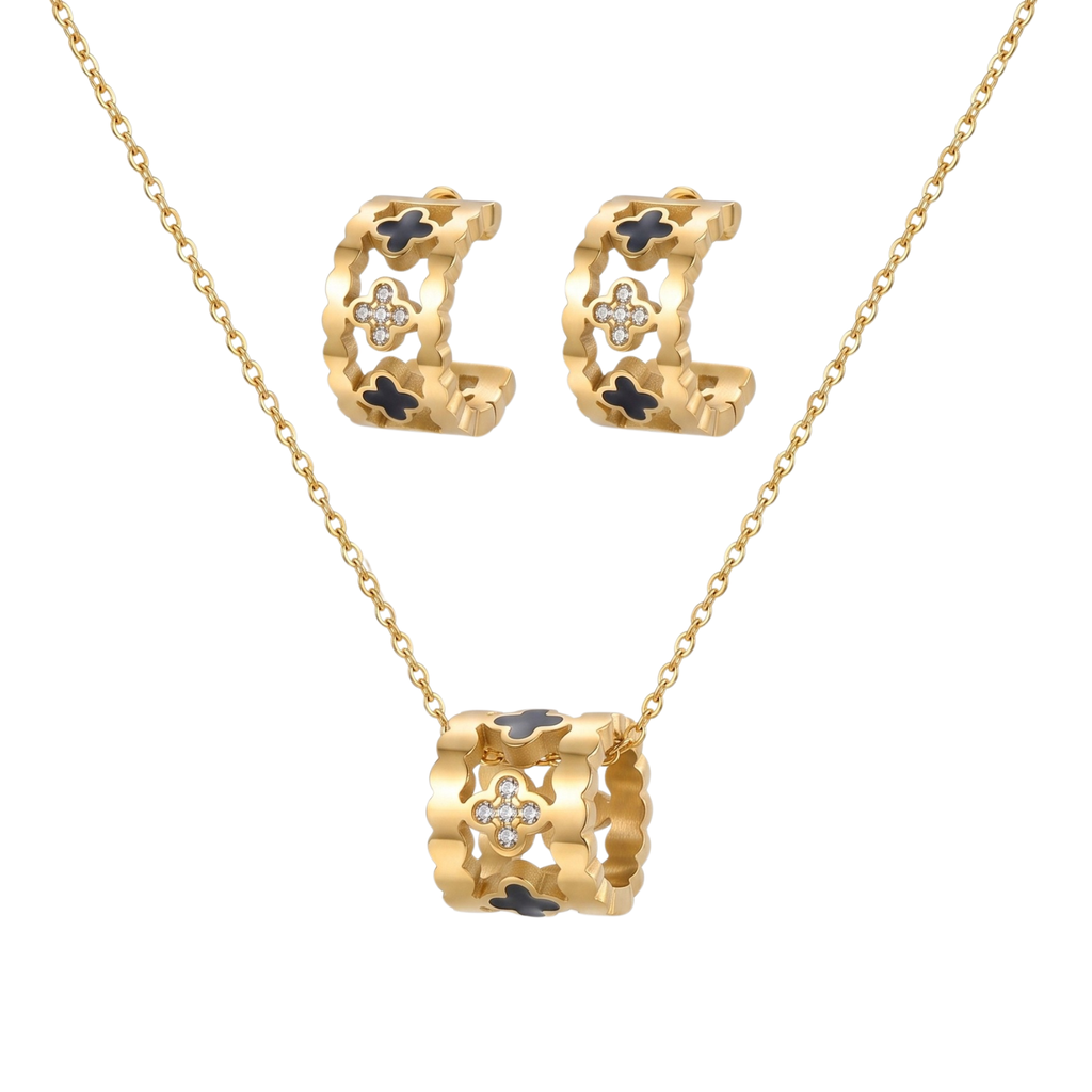 Conjunto de collar con colgante cilíndrico y pendientes de aro en acero inoxidable bañado en oro 18k con tréboles calados circonitas y detalles en negro hecho en España.