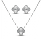Conjunto de collar y pendientes de acero inoxidable 100% con baño de oro de 18k PVD en forma de trébol texturizado y circonita central, hecho en España.