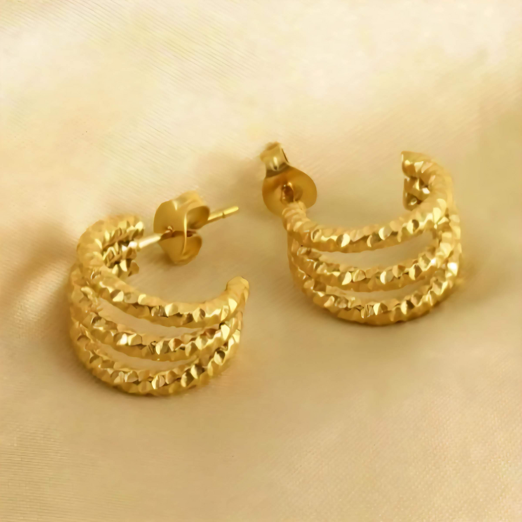 Pendientes de Acero Inoxidable Bañados en Oro de 18K con Acabado Láser