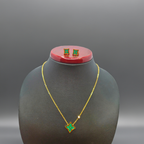 Conjunto Collar y Pendientes de Trébol Esmaltado Verde - 100% Acero Bañado en Oro 18K