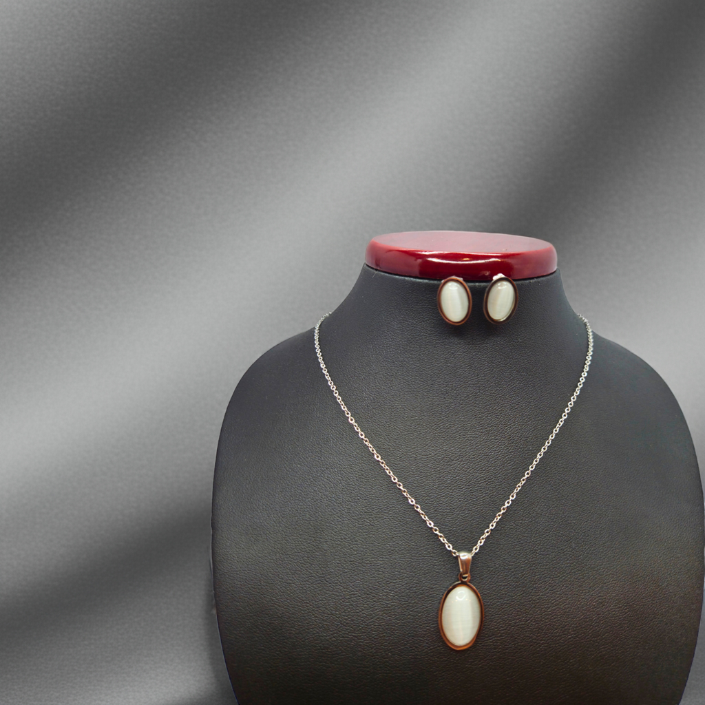 Conjunto de Joyas Clásico con Nácar Blanco - Pendientes y Collar 100% Acero Bañado en Plata