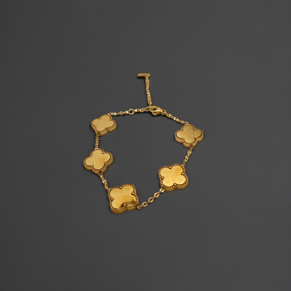 Pulsera de Trébol Dorada con Patrón Grabado 100% Acero Bañado en Oro 18K