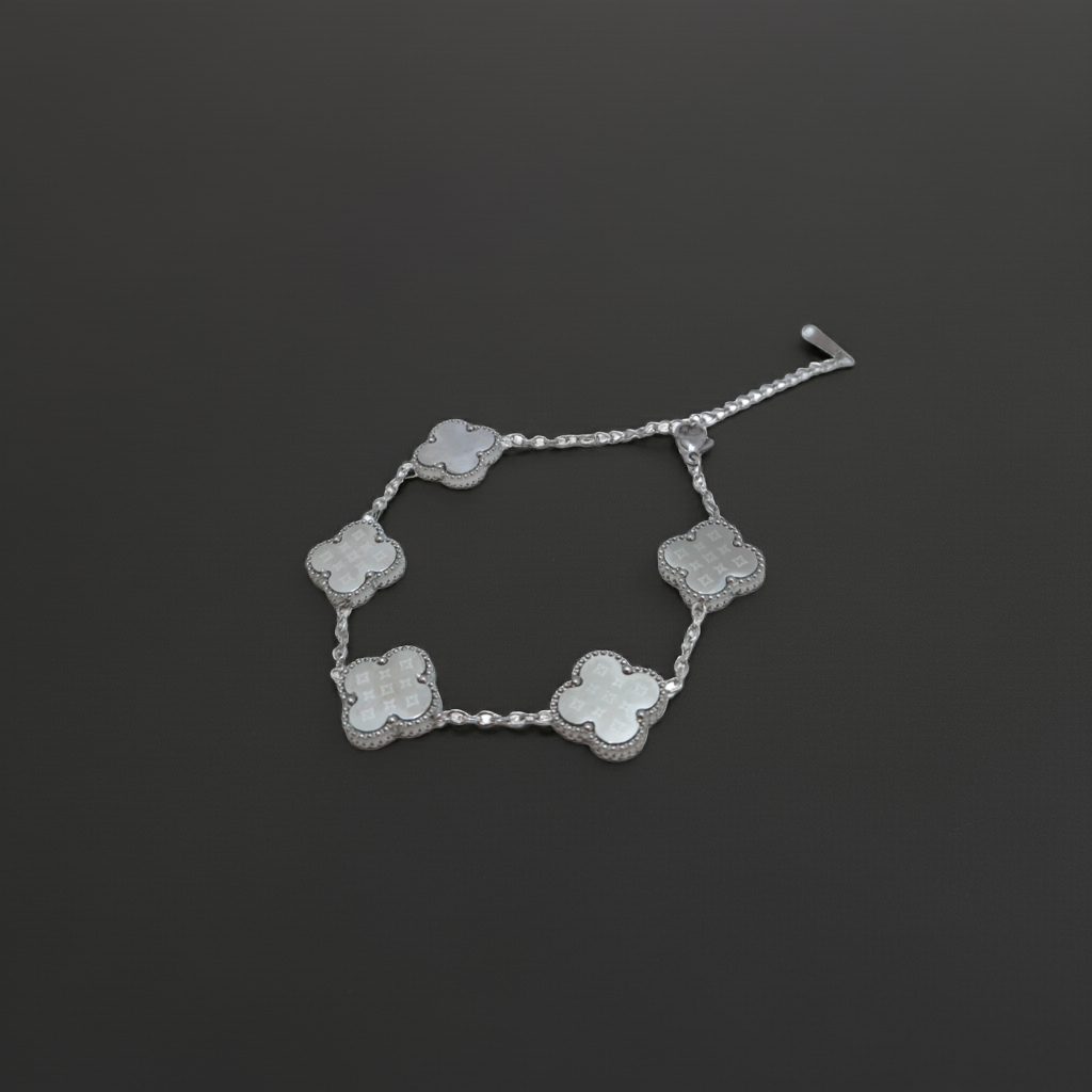 Pulsera de Trébol Plateada con Nácar Blanco y Patrón 100% Acero Inoxidable