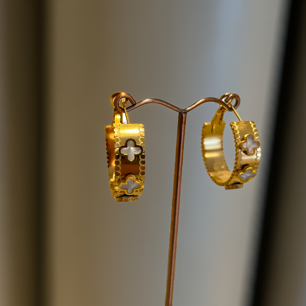 Boucles d'oreilles créoles Trèfle blanc - 100 % acier plaqué or 18 carats
