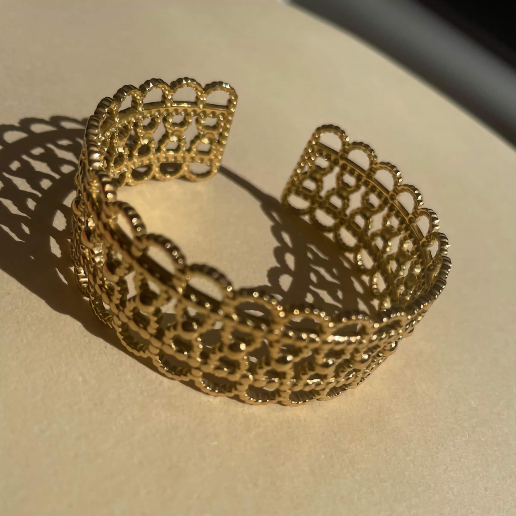 Bracelet jonc 100 % acier plaqué or 18 carats avec motif filigrane ajouré