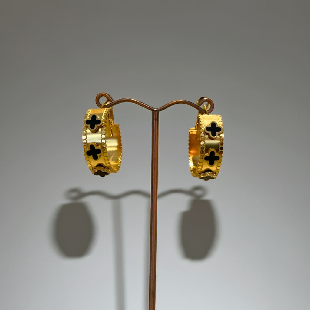 Pendientes de Aro con Detalle de Trébol Negro - 100% Acero Bañado en Oro 18K
