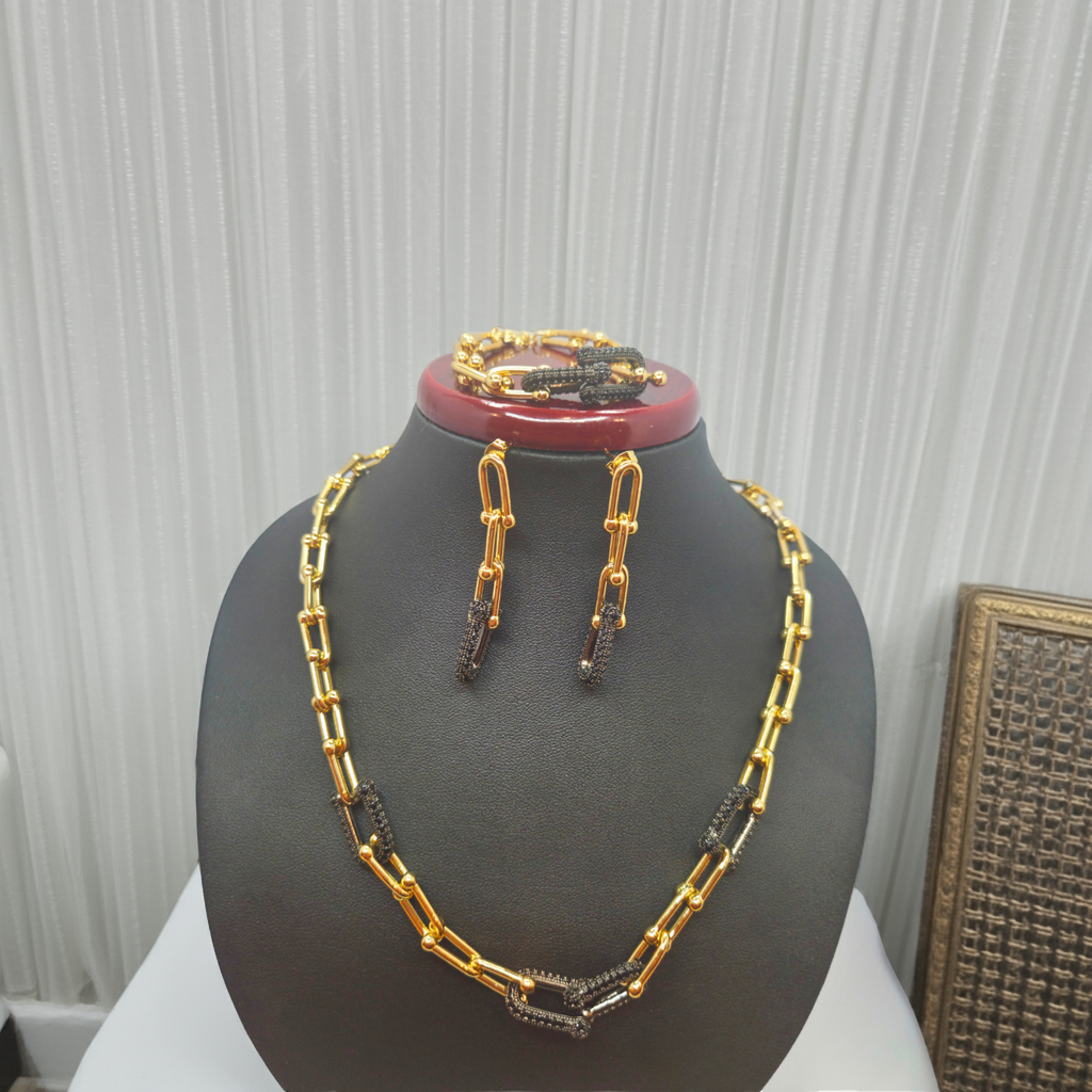 Conjunto de Cadena de Eslabones con Detalles Negros (Collar, Pulsera y Pendientes) - 100% Acero Bañado en Oro 18K