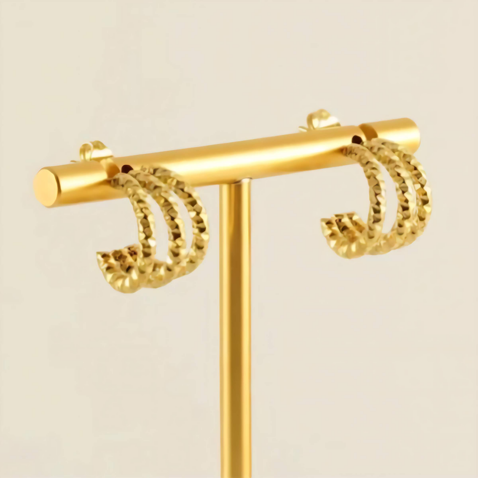 Pendientes de Acero Inoxidable Bañados en Oro de 18K con Acabado Láser