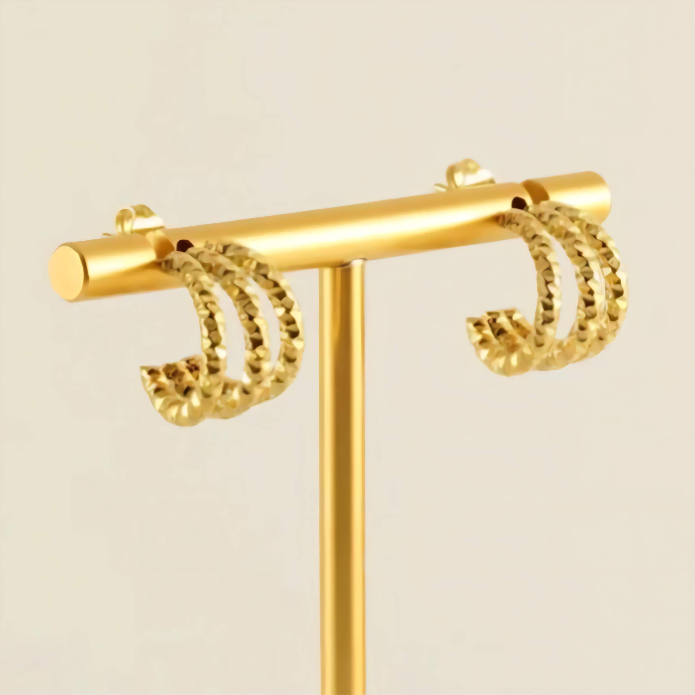 Pendientes de Acero Inoxidable Bañados en Oro de 18K con Acabado Láser