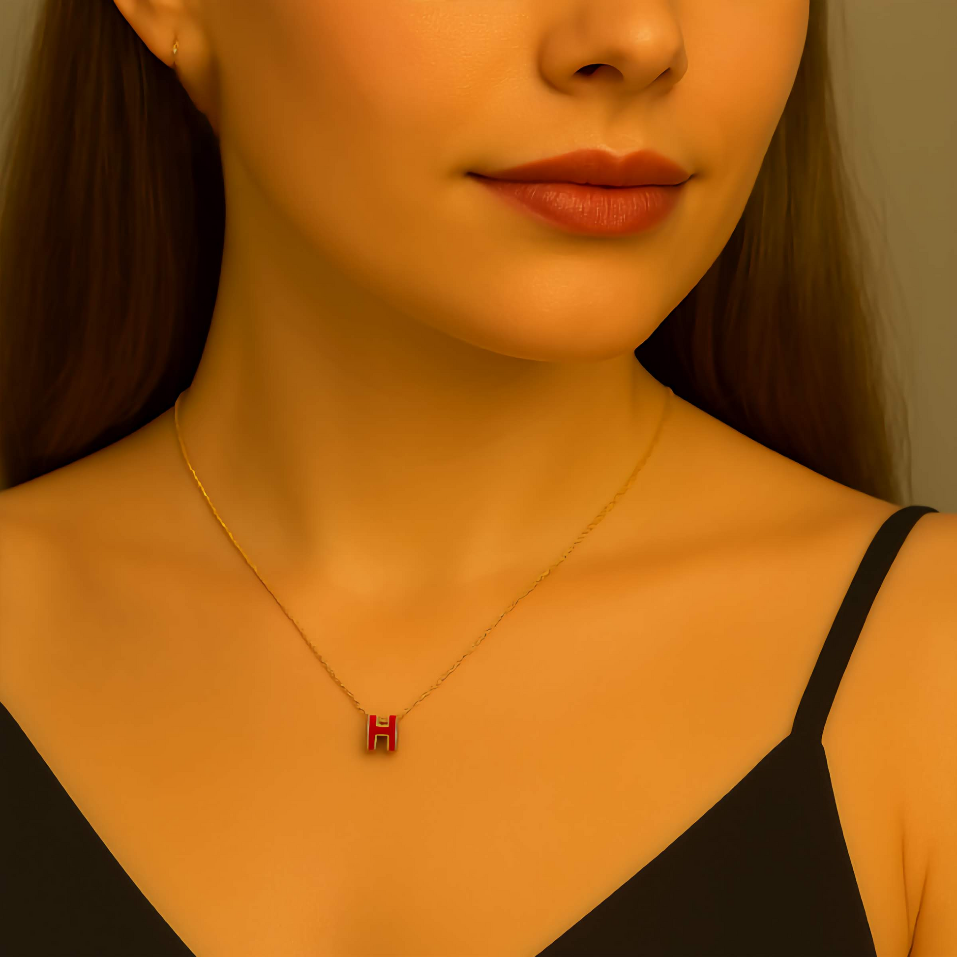 Collier lettre H émaillé rouge - 100 % acier plaqué or 18 carats