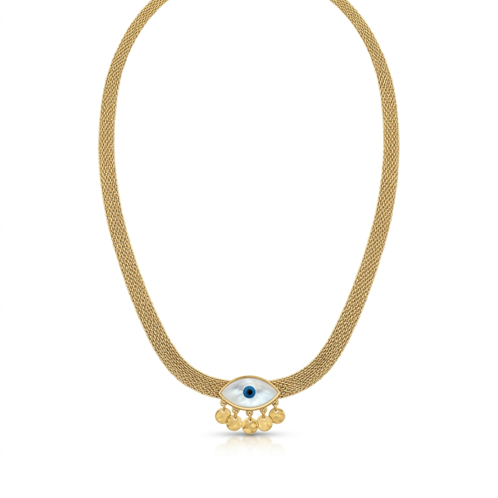 Gargantilla de cadena de malla plana de acero chapada en oro de 18k con un amuleto central de ojo turco en nácar blanco y cinco medallas doradas colgantes, hecha en España.