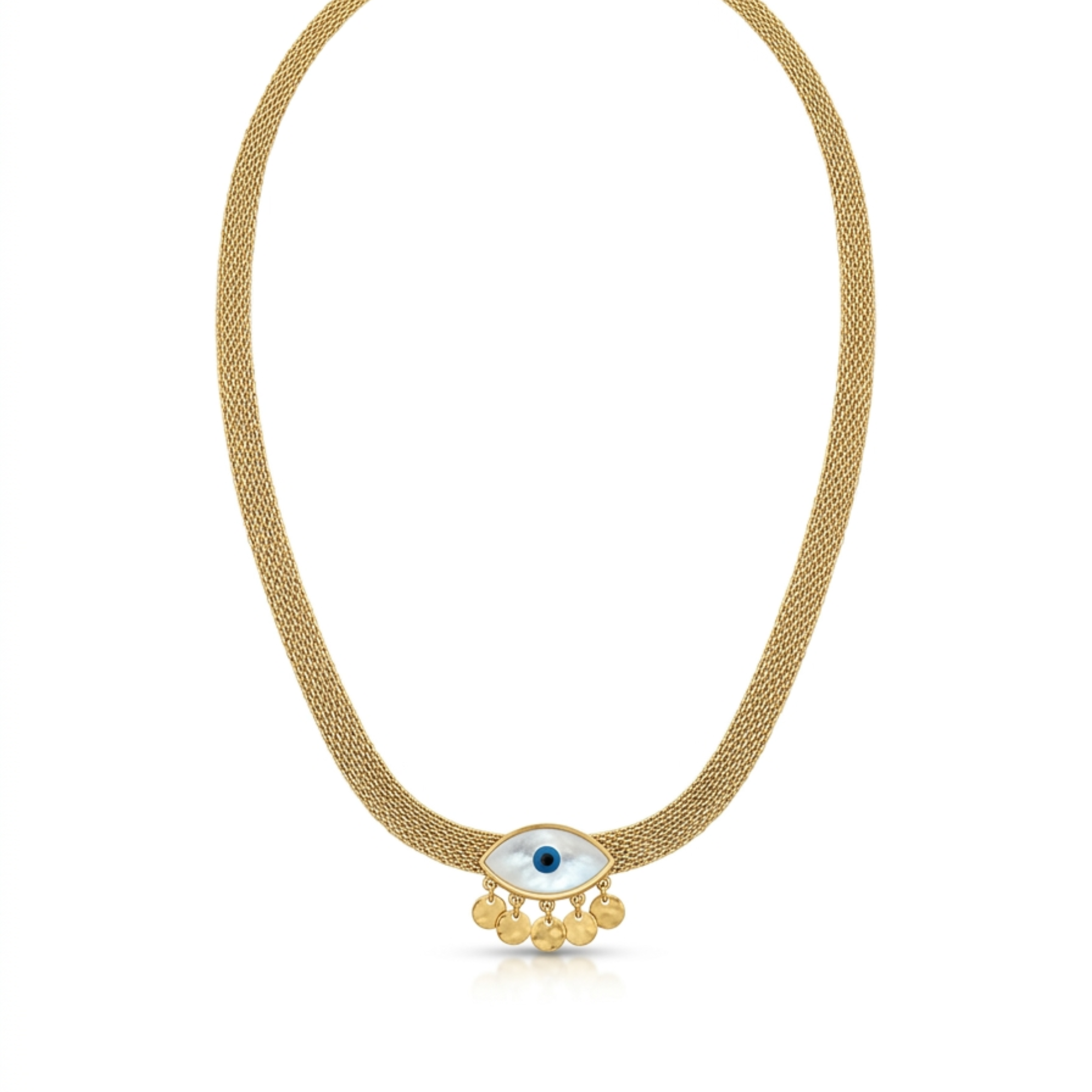 Gargantilla de cadena de malla plana de acero chapada en oro de 18k con un amuleto central de ojo turco en nácar blanco y cinco medallas doradas colgantes, hecha en España.