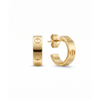 Pendientes de medio aro en acero bañado en oro de 18K PVD con motivos circulares grabados, hechos en Egipto.