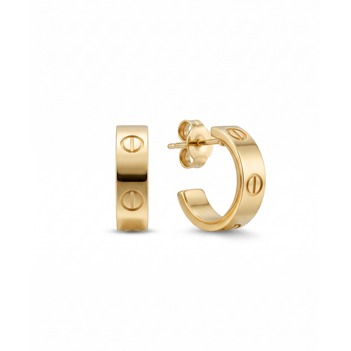 Pendientes de medio aro en acero bañado en oro de 18K PVD con motivos circulares grabados, hechos en Egipto.