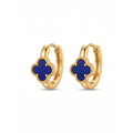 Pendientes de aro huggie en acero bañado en oro de 18K PVD con dije de trébol azul efecto lapislázuli, hechos en Egipto.
