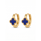 Pendientes de aro huggie en acero bañado en oro de 18K PVD con dije de trébol azul efecto lapislázuli, hechos en Egipto.