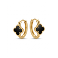 Pendientes de aro huggie en acero bañado en oro de 18K PVD con dije de trébol negro efecto ónix, hechos en Egipto.
