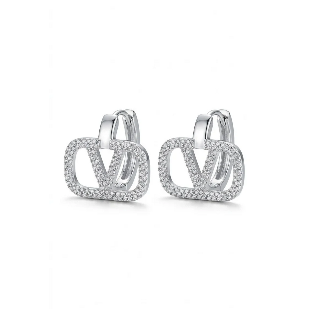 Pendientes de aro abierto en acabado plata de triple banda trenzada con circonitas brillantes[cite: 10], con laminado en oro premium 18K PVD hecho en España.