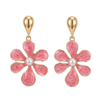 Pendientes colgantes en forma de flor con esmalte rosa y perla central de acero inoxidable con baño de oro de 18k PVD hechos en España.