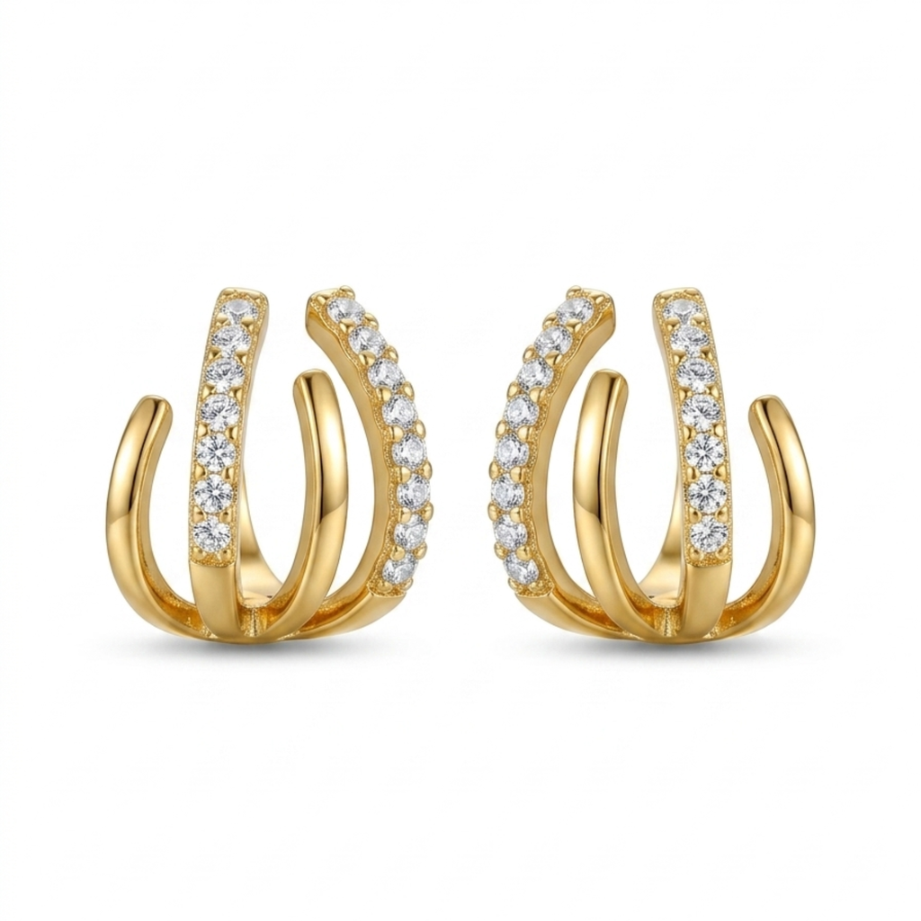 Pendientes de estilo multiaro o cuff con cuatro bandas en acero bañado en oro de 18K y circonitas pavé, fabricados en España.