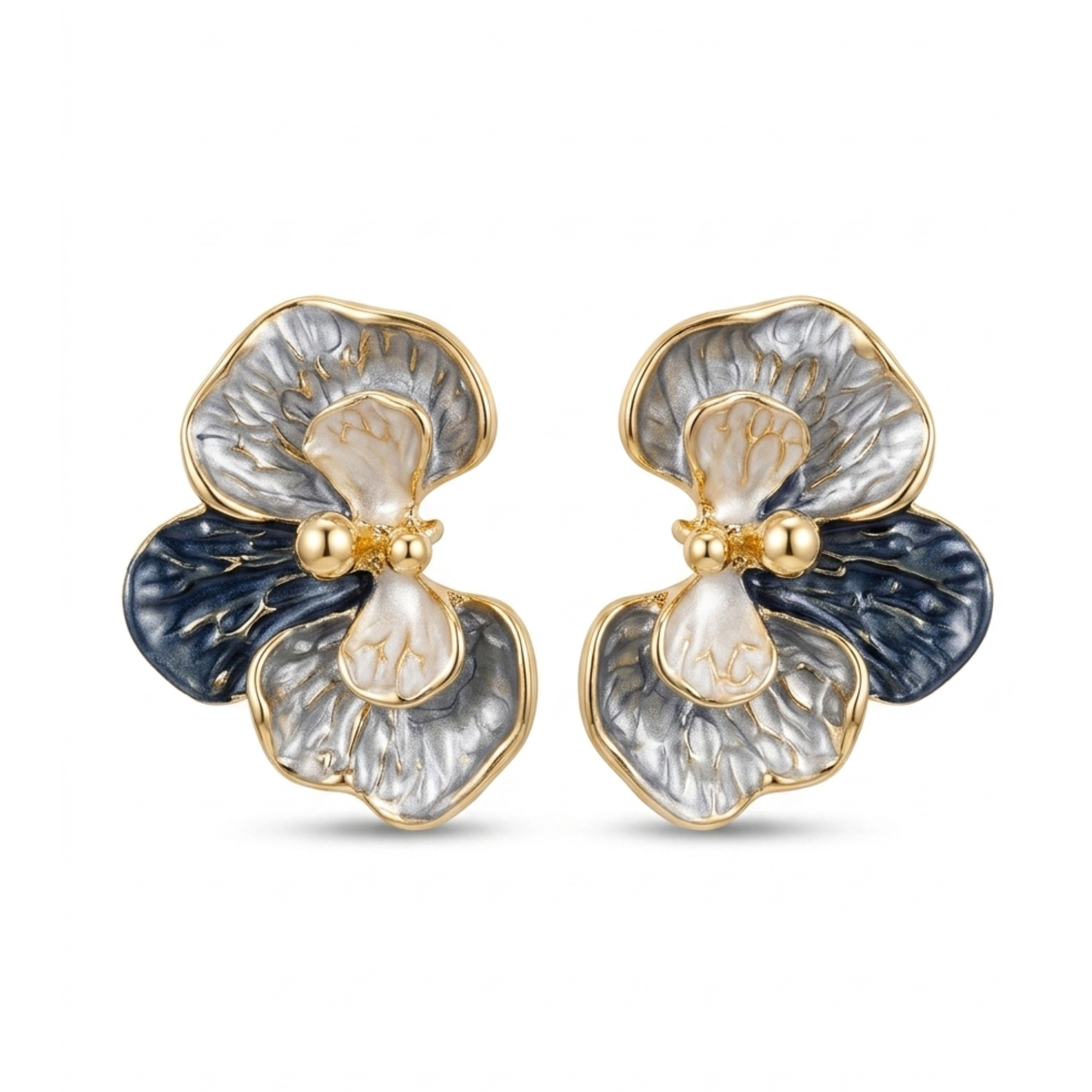 Pendientes de diseño botánico en forma de flor de orquídea con baño de oro de 18K y pétalos de acrílico texturizado en tonos azul marino, plata y nácar, hechos en España.