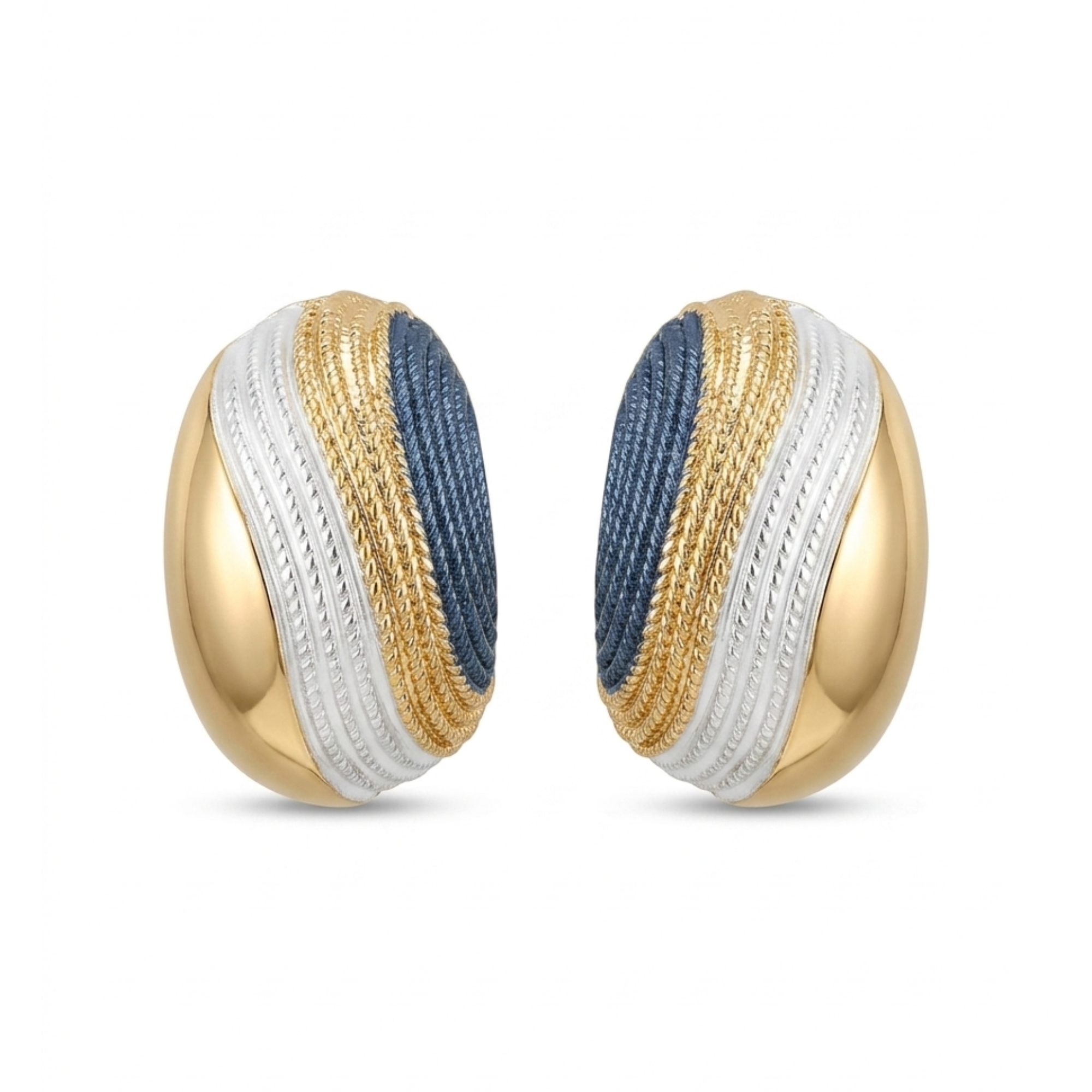 Pendientes ovalados de diseño tridimensional con baño de oro de 18K y bandas acrílicas texturizadas en relieve de tonos azul, oro y plata, fabricados en España.