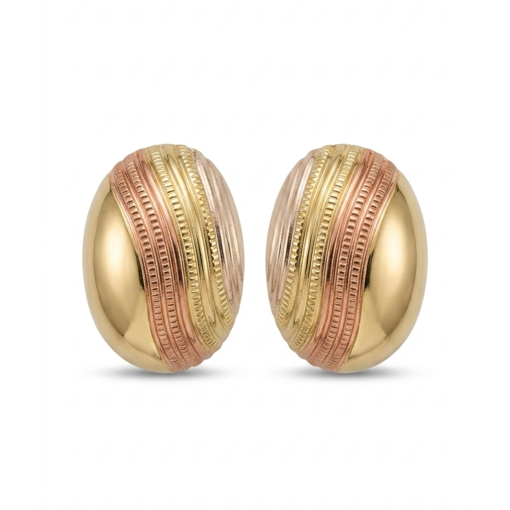 Pendientes ovalados de diseño tridimensional con baño de oro de 18K y bandas acrílicas texturizadas en oro amarillo, rosa y plata, fabricados en España.
