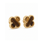 Pendientes de botón en acero bañado en oro de 18K PVD con diseño de trébol y efecto ojo de tigre con borde perlado, hechos en Egipto.