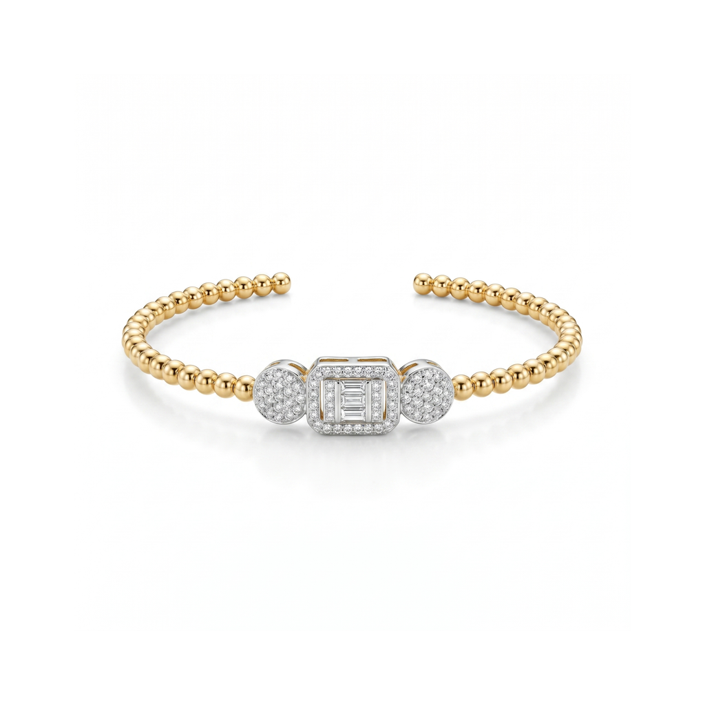 Pulsera rígida de bolas bañada en oro de 18K con centro de cristales talla baguette y pavé circular, hecha en España.