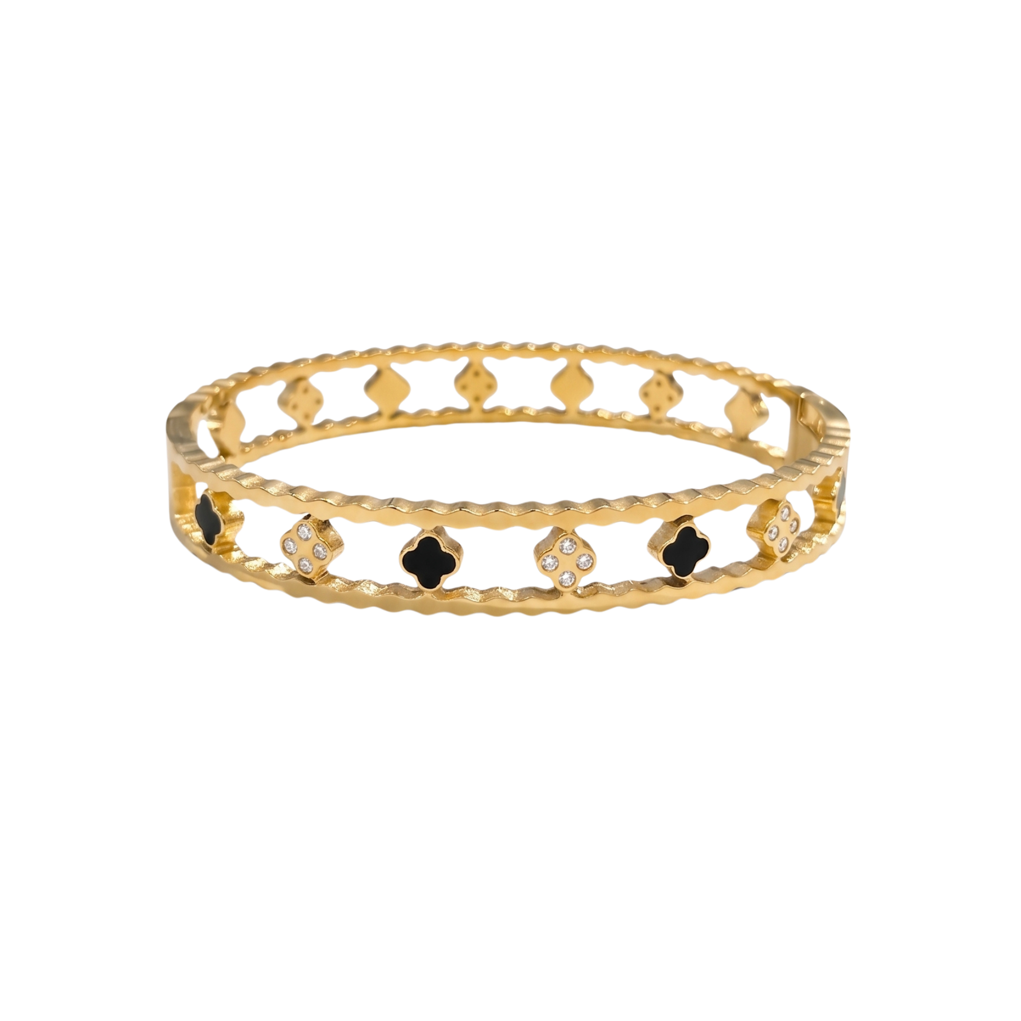 Pulsera rígida de acero inoxidable con baño de oro 18k, diseño calado con tréboles, circonitas y detalles negros hecha en España.