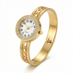 Reloj de mujer tipo brazalete rígido con diseño de eslabones calados en acero bañado en oro de 18K y bisel de cristales, fabricado en España.