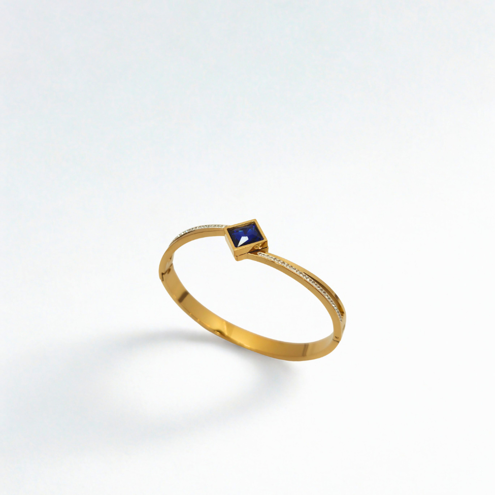 Pulsera Rígida con Cristal Cuadrado Azul y Circonitas - 100% Acero Bañado en Oro 18K
