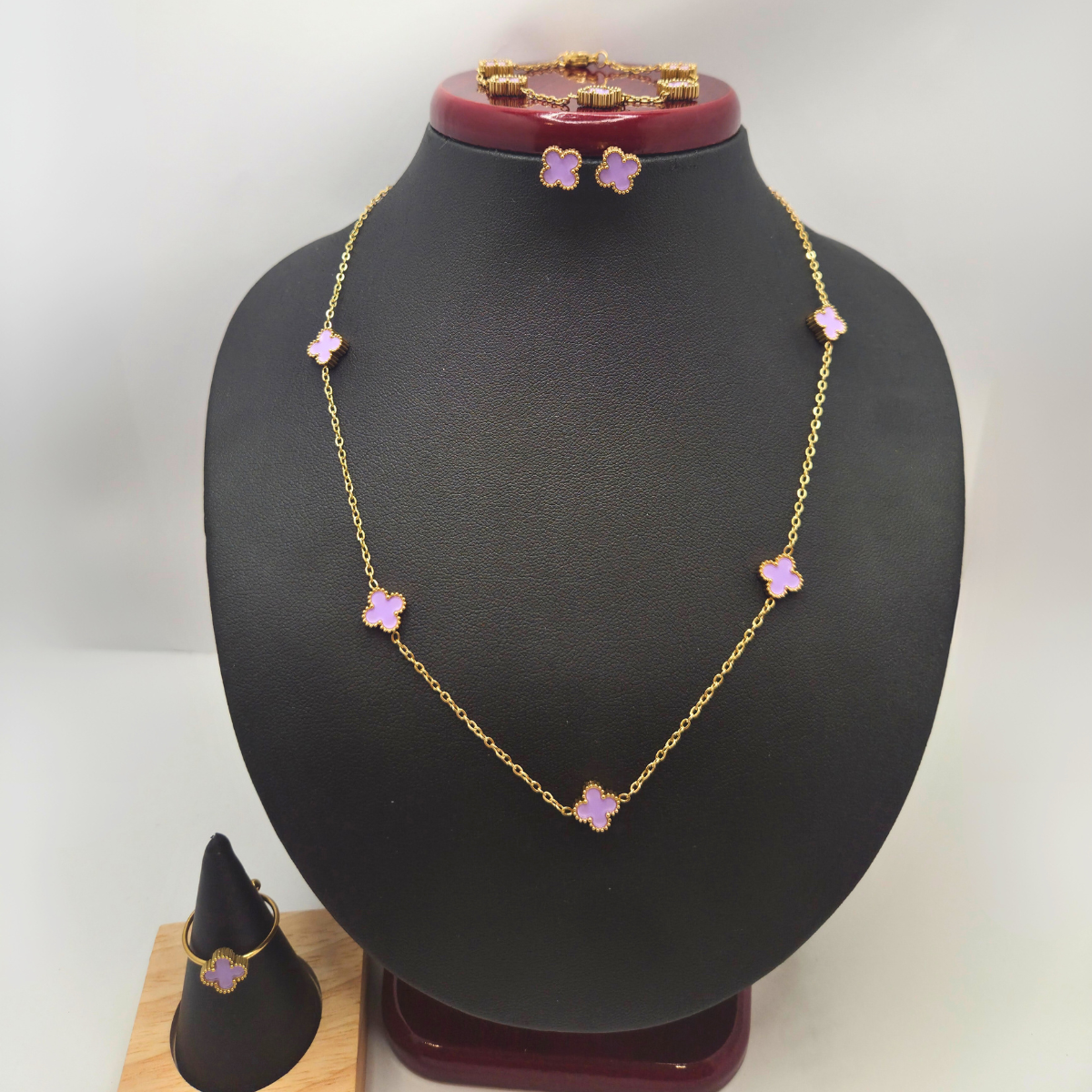 Conjunto Completo de Acero Chapado en Oro de 18K 100% con Tréboles Morados