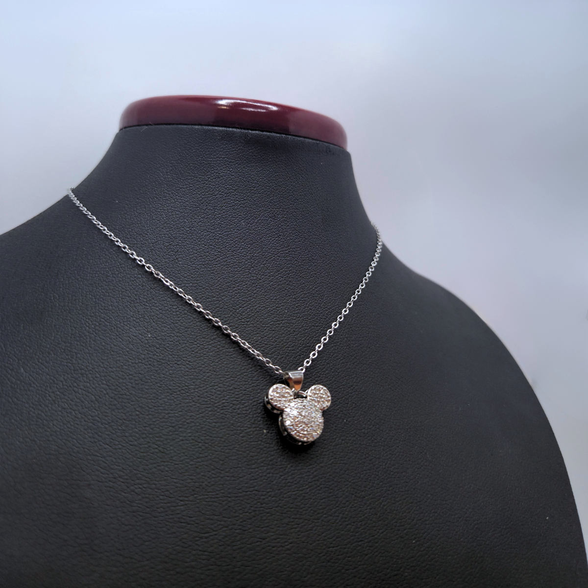 Collier 100 % acier plaqué or 18 carats ou argent avec pendentif Mickey Mouse et zircones