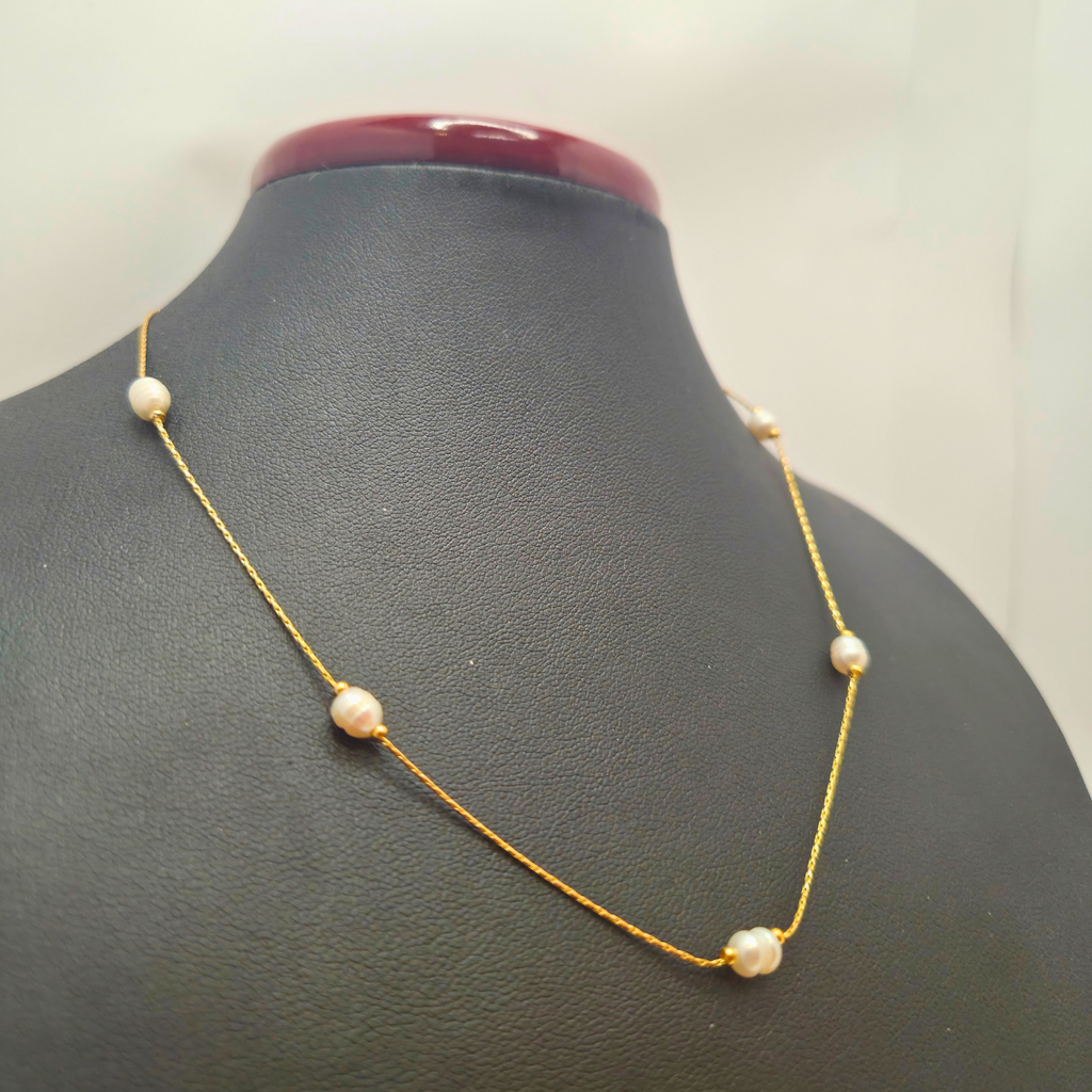 Collar de Acero 100% Chapado en Oro de 18K con Perlas Naturales