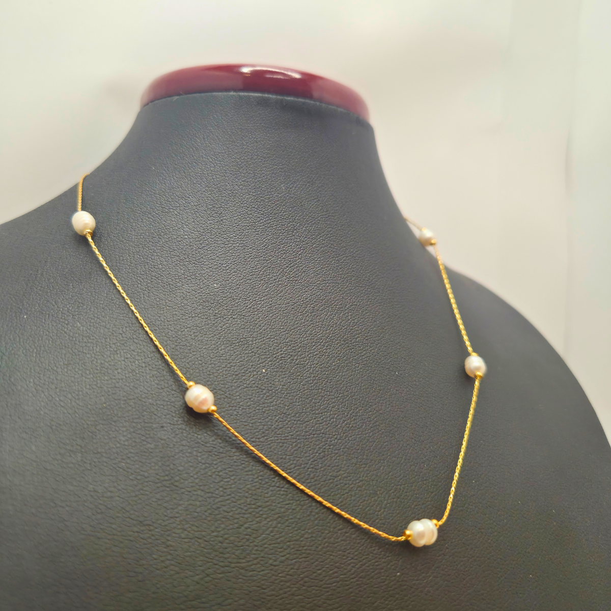 Collar de Acero 100% Chapado en Oro de 18K con Perlas Naturales