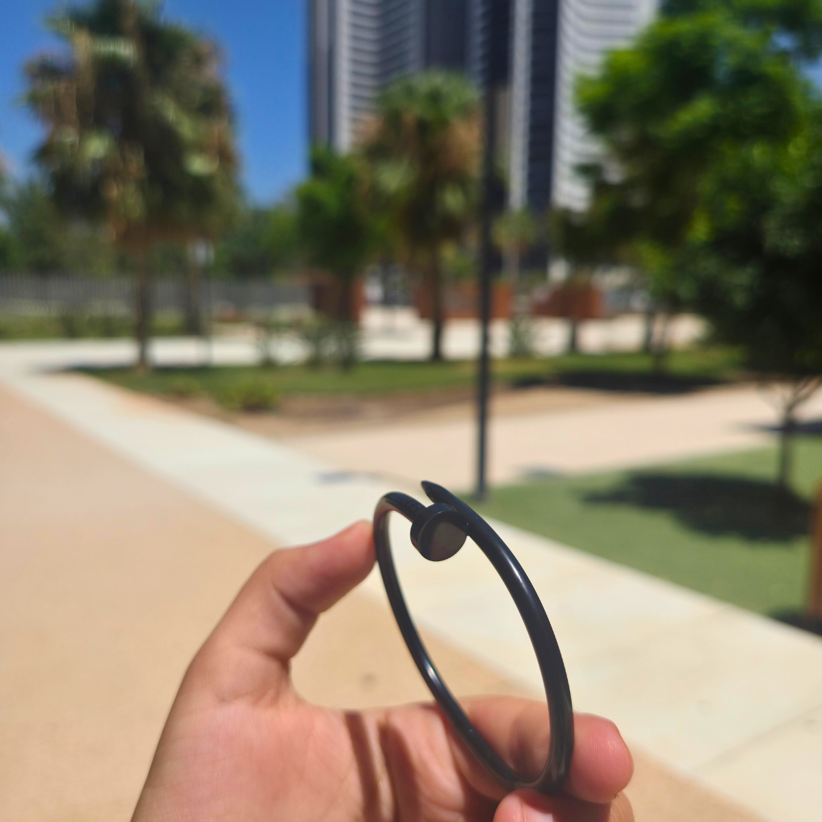 Pulsera Diseño Clavo Ajustable - 100% Acero Bañado en Rodio Negro